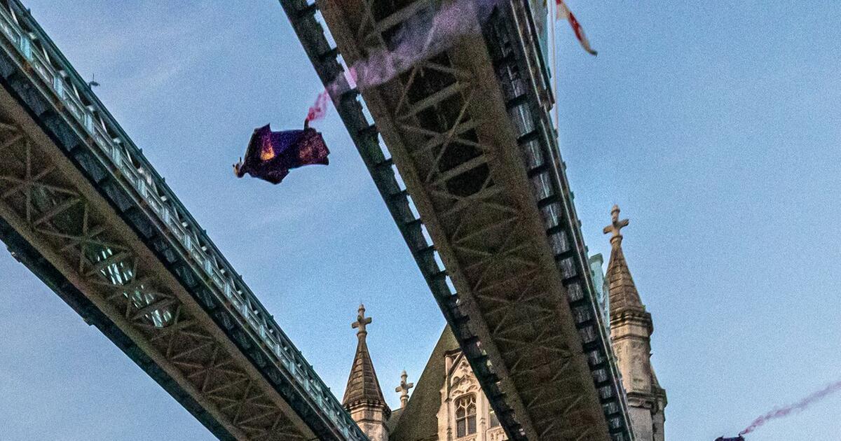 Österreichische skydiver rasen durch tower bridge in london gmx at