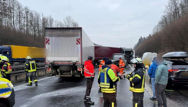 Unfallserie auf der A44 - Tote und Verletzte