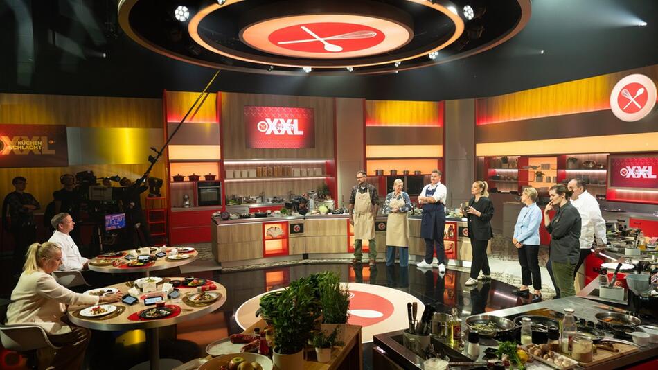 "Die Küchenschlacht XXL" mit Gastjurorin Andrea Kiewel (l.).