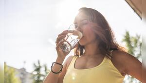 Wie viel Wasser braucht der Körper bei Hitze? Der Bedarf ist individuell.
