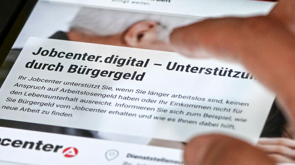 Bürgergeldantrag im Jobcenter auf einem Tablet