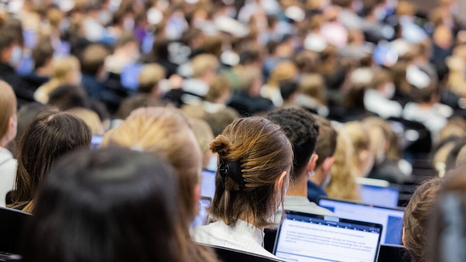 Studierende im Hörsaal