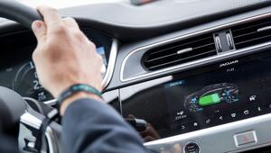 Ladezustand des Akkus eines E-Autos ist im Display zu sehen