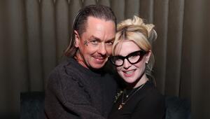 Sid Wilson und Kelly Osbourne kennen sich seit 1999 und wurden 2022 ein Paar. Sie haben einen ...