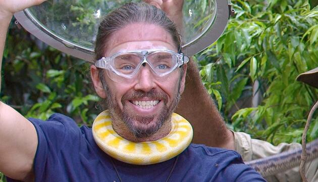 Gil Ofarim hat es trotz aller Kritik auf den Dschungelthron geschafft.