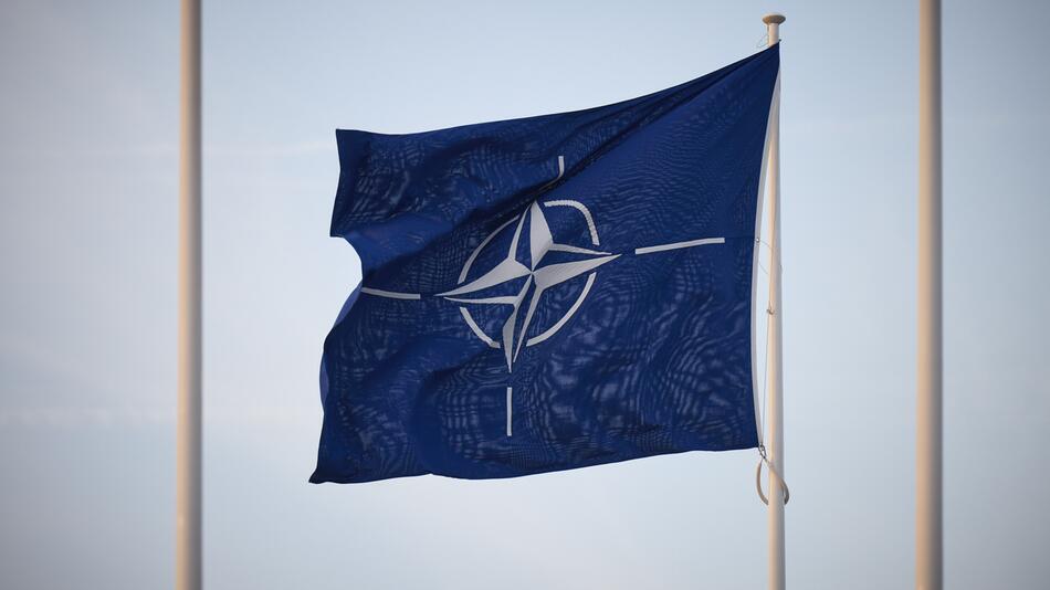 Die Flagge der Nato