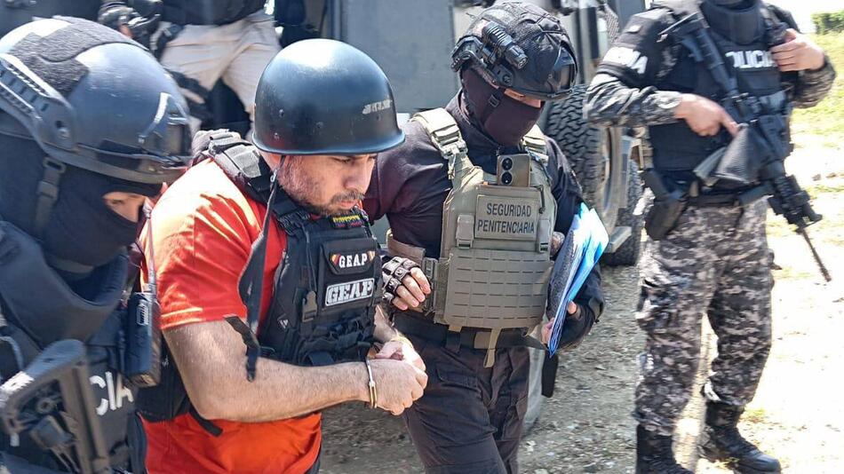 Fito mit ecuadorianischen Polizisten