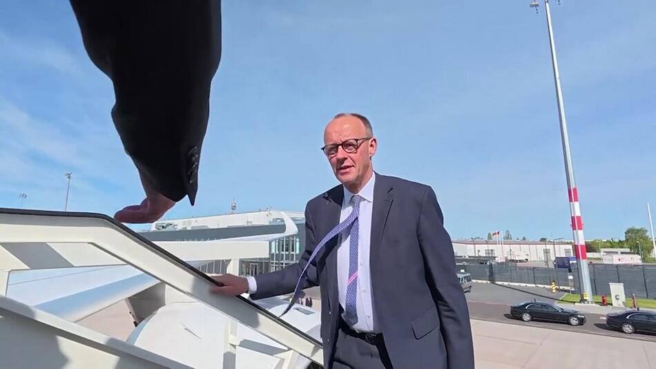 Tag nach der Kanzlerwahl: Merz zu erster Reise aufgebrochen
