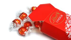 Eine Schachtel Lindt Lindor Schokoladentrüffel.