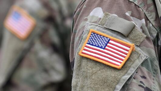 US-Flaggen-Batch auf einer Militäruniform