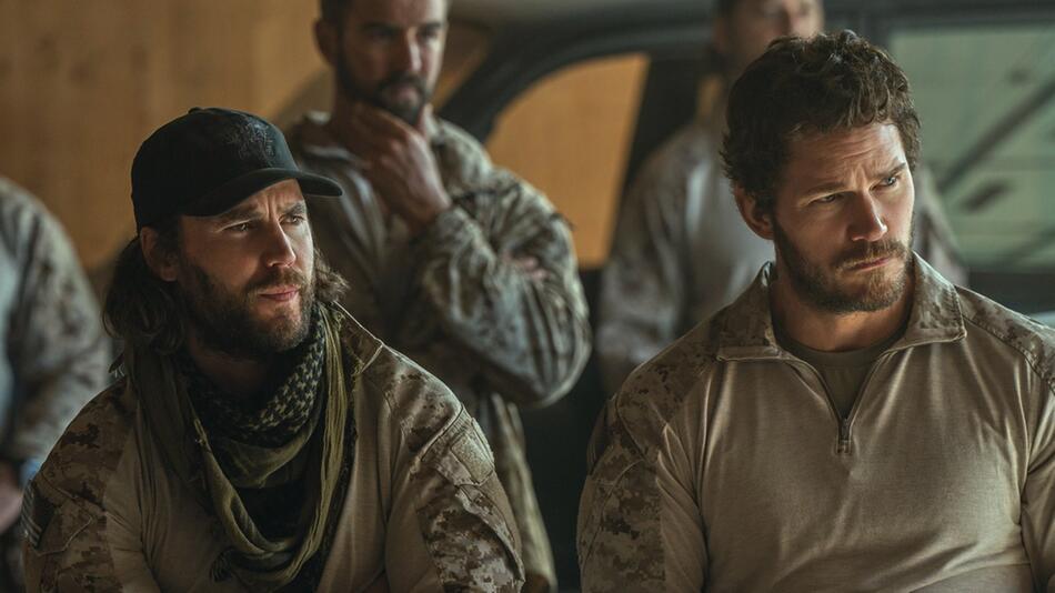 Chris Pratt (r.) und Taylor Kitsch in "The Terminal List: Dark Wolf".
