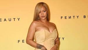Rihanna hat ein neues Tattoo.