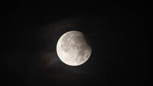 Eine partielle Mondfinsternis.