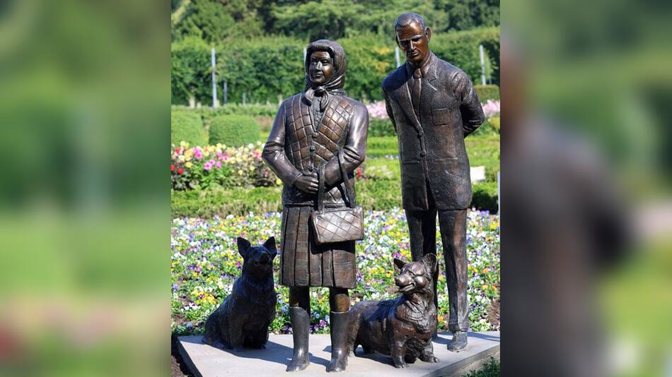 Neue Bronzestatue von Queen Elizabeth II. in Nordirland.