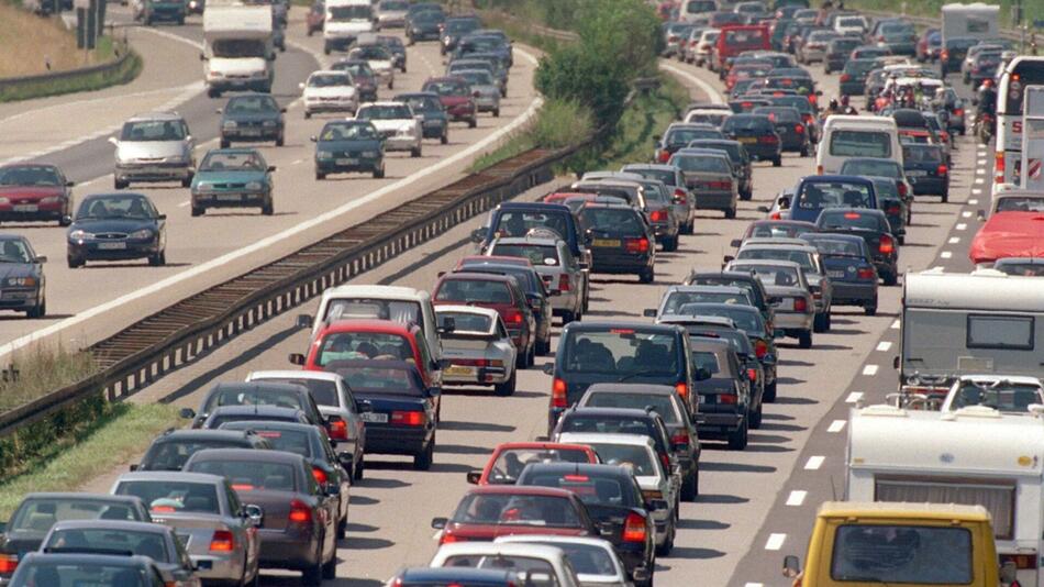 Langer Stau nach Karambolage auf der A2
