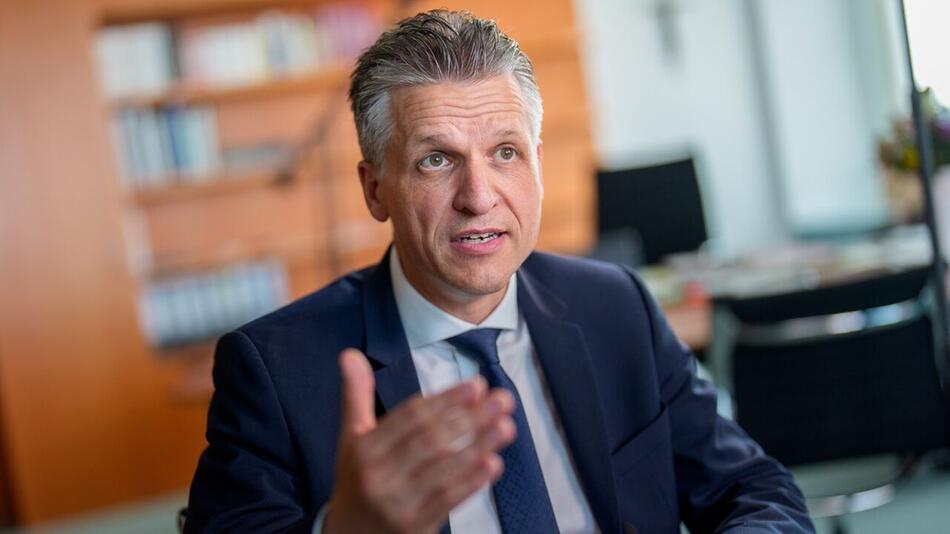 Rückkehr der Wehrpflicht? Kanzleramtschef Frei erhöht Druck