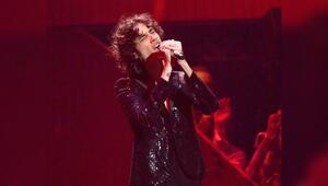 Sombr sang sich mit "Back to Friends" in die Charts.