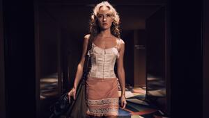 Nelly (Ella Morgen) wagt sich in der ARD-Serie "Selling Sex" in die Welt des Escorts.