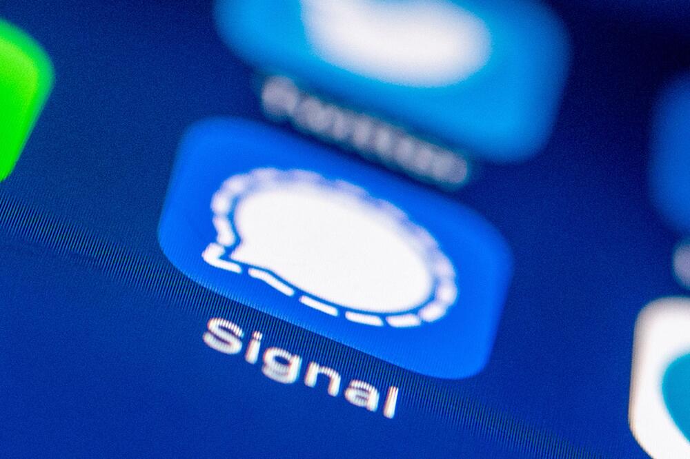 Die App Signal auf einem Smartphone