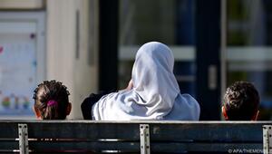 Für Mädchen bis 14 ist in der Schule das Kopftuch neuerdings tabu
