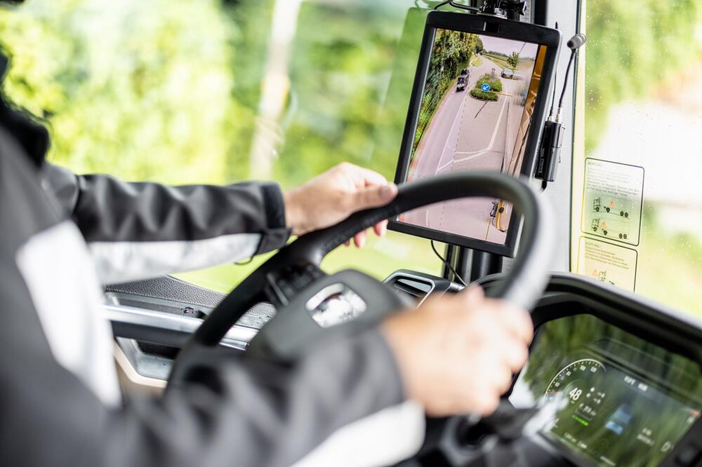 Display eines digitalen Außenspiegels in einem Lastwagen