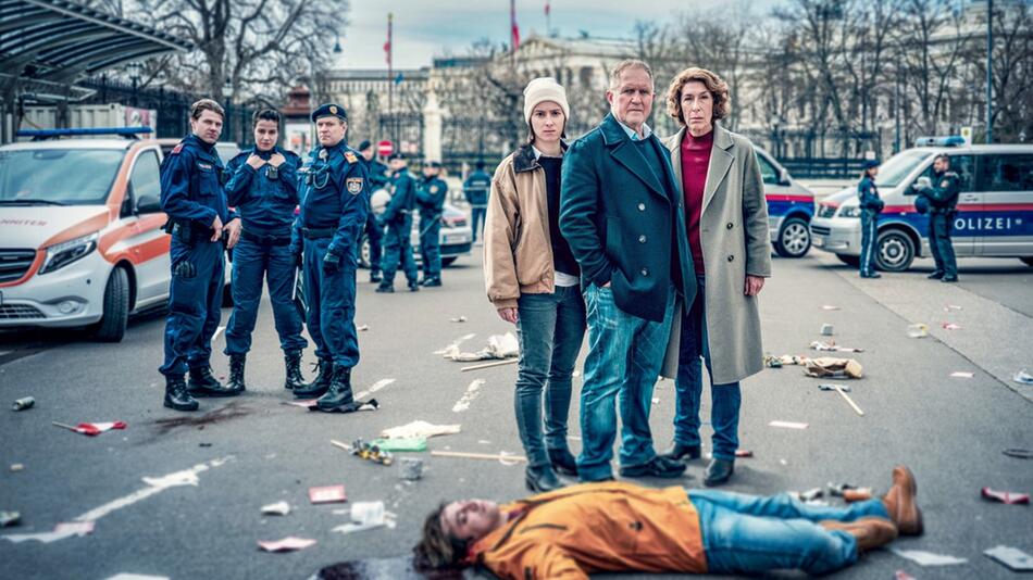 Im "Tatort: Wir sind nicht zu fassen!" ermittelten Bibi Fellner (Adele Neuhauser, r.) und Moritz ...