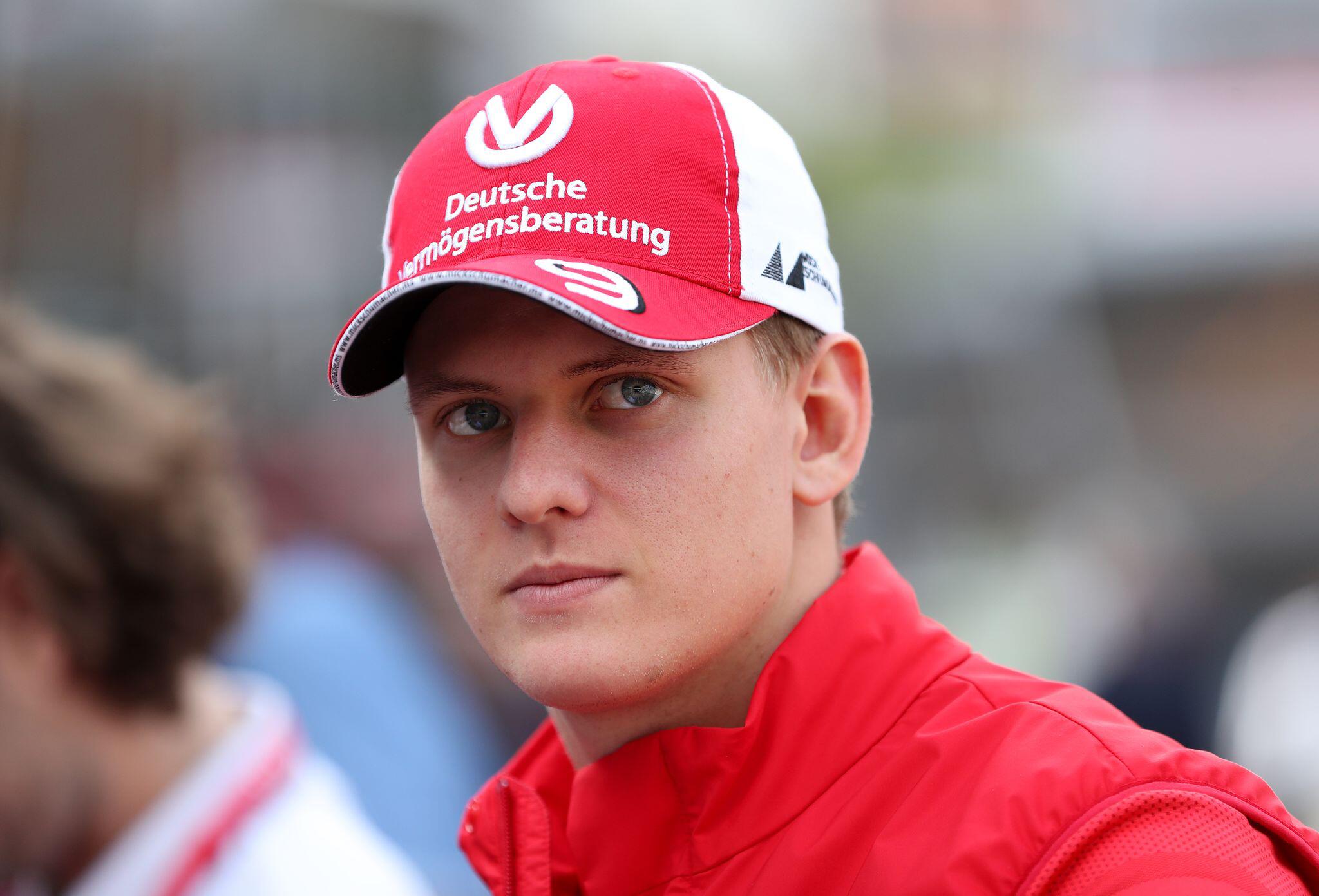 Debüt auf dem Nürburgring Mick Schumacher im Training im Alfa Romeo