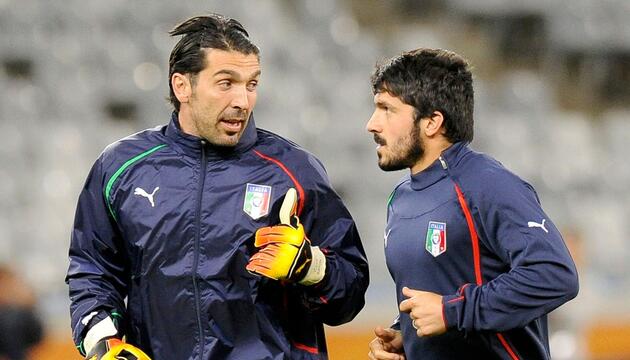 Gianluigi Buffon und Gennaro Gattuso (r).