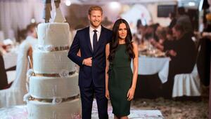 Kurz vor der Hochzeit im Jahr 2018 bekam Wachs-Harry im Madame Tussauds in London eine Wachs-Meghan.