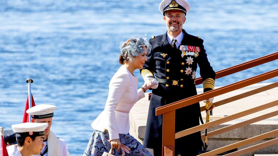 Frederik und Mary von Dänemark strahlen bei ihrer Ankunft in Norwegen.