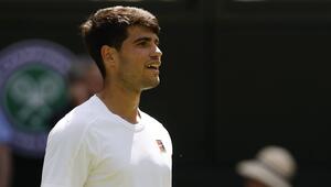 Carlos Alcaraz bei seinem Wimbledon-Auftaktspiel gegen Fabio Fognini.