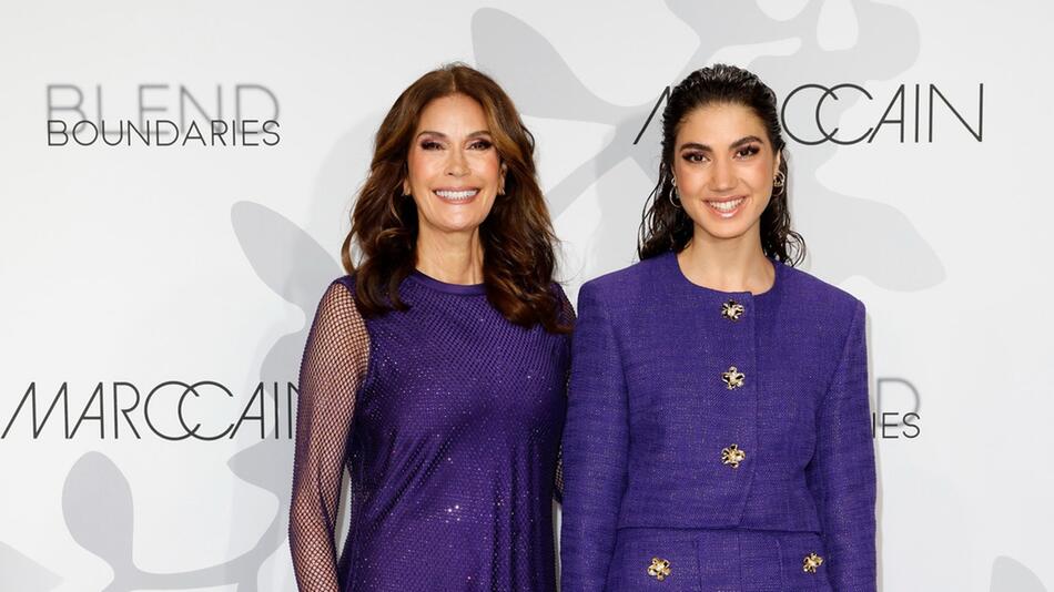 Teri Hatcher (l.) und ihre Tochter Emerson Tenney bei der Fashion Week in Berlin.