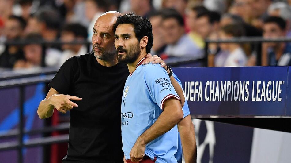 Pep Guardiola (l) und Ilkay Gündogan