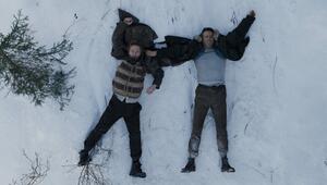 Kenneth Branagh und Ryan Reynolds in "Mayday".