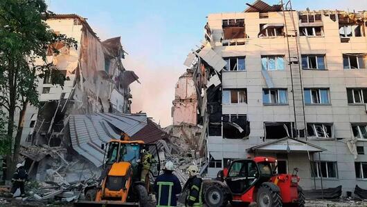 Ein von Drohnen beschädigtes Gebäude in Starobilsk.