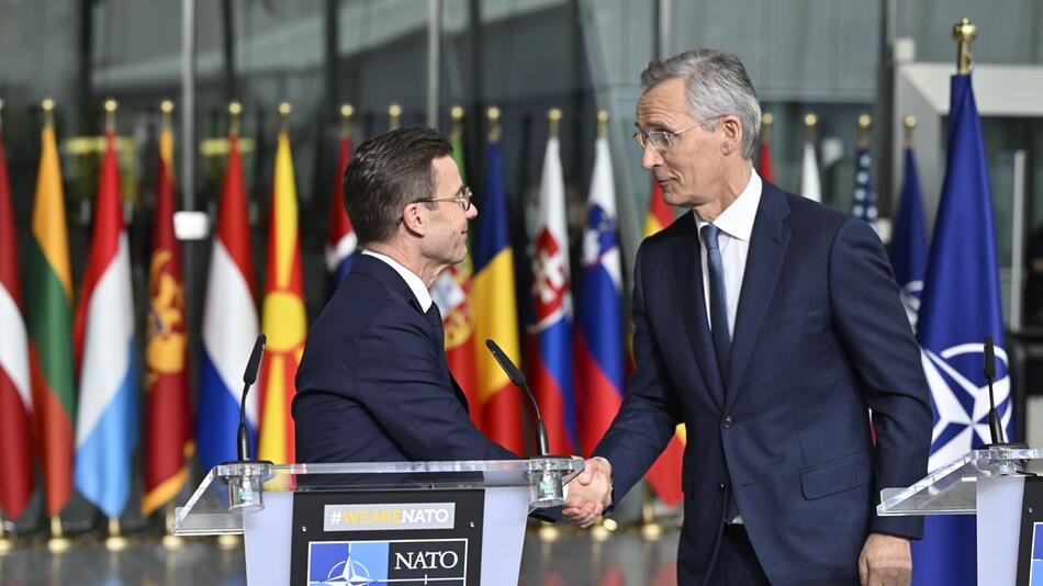 Nato-Generalsekretär Stoltenberg und der schwedische Regierungschef Ulf Kristersson