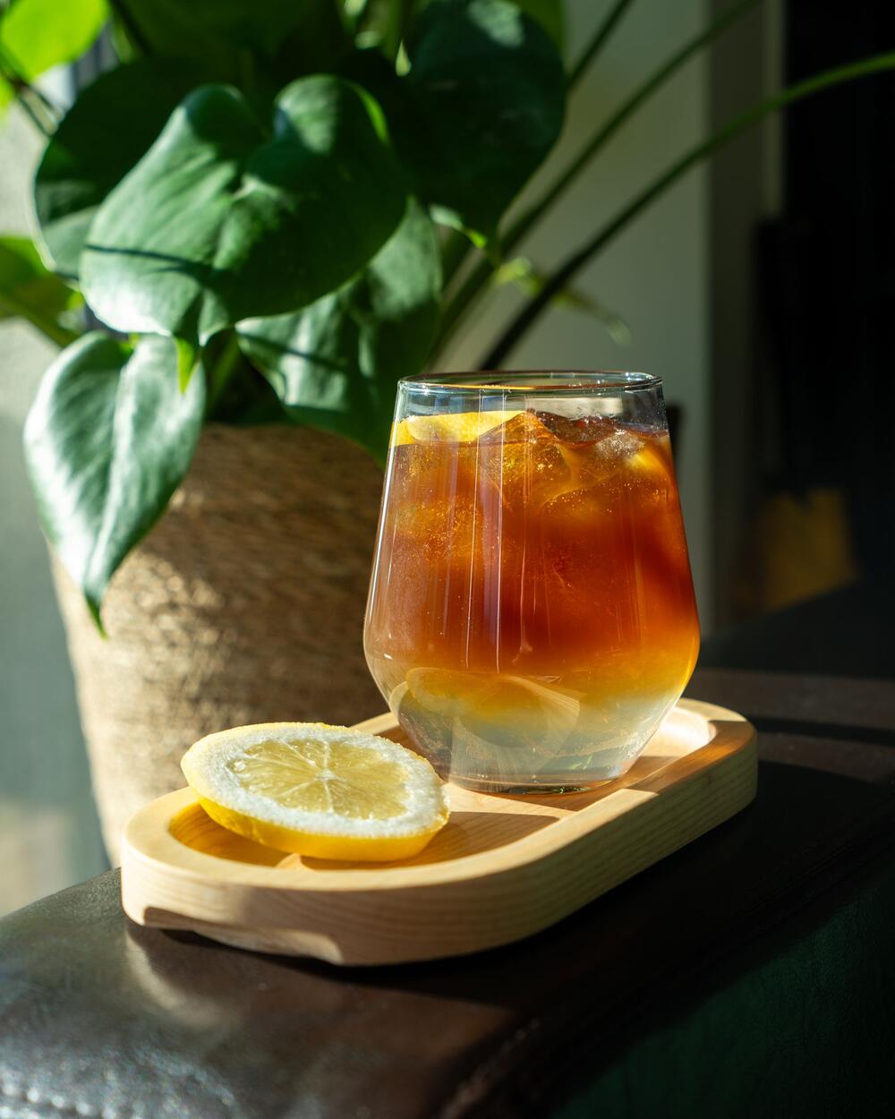 Cold Brew Tonic mit Zitrone