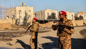 Militärangehörige in der Nähe des syrischen Gefängnisses Al-Aqtan. 