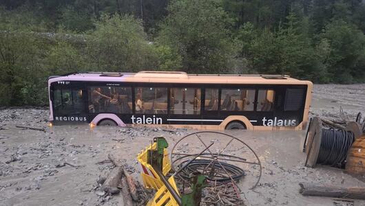 Busfahrer im Bezirk Landeck verletzt, drei Fahrgäste unverletzt