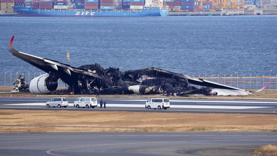 Nach der Flugzeugkollision in Tokio