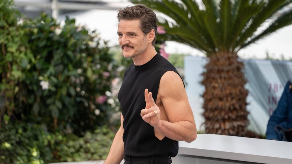 Pedro Pascal im Muscle Shirt in Cannes.