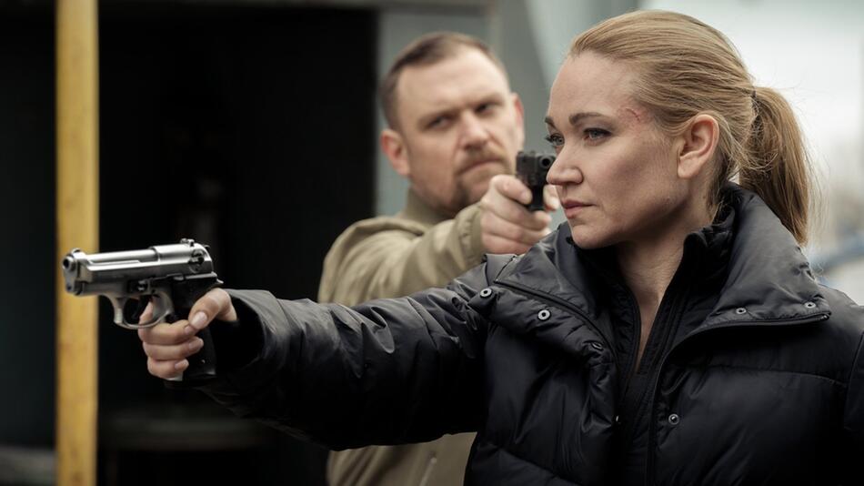 "Sarah Kohr: Zement": Sarah Kohr (Lisa Maria Potthoff) lässt sich von Achim Wieczorek (Florian ...