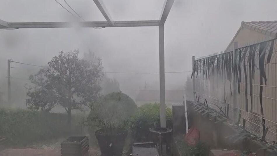 Tischtennisballgroße Hagelkörner: Schwere Gewitter überziehen Südwestfrankreich