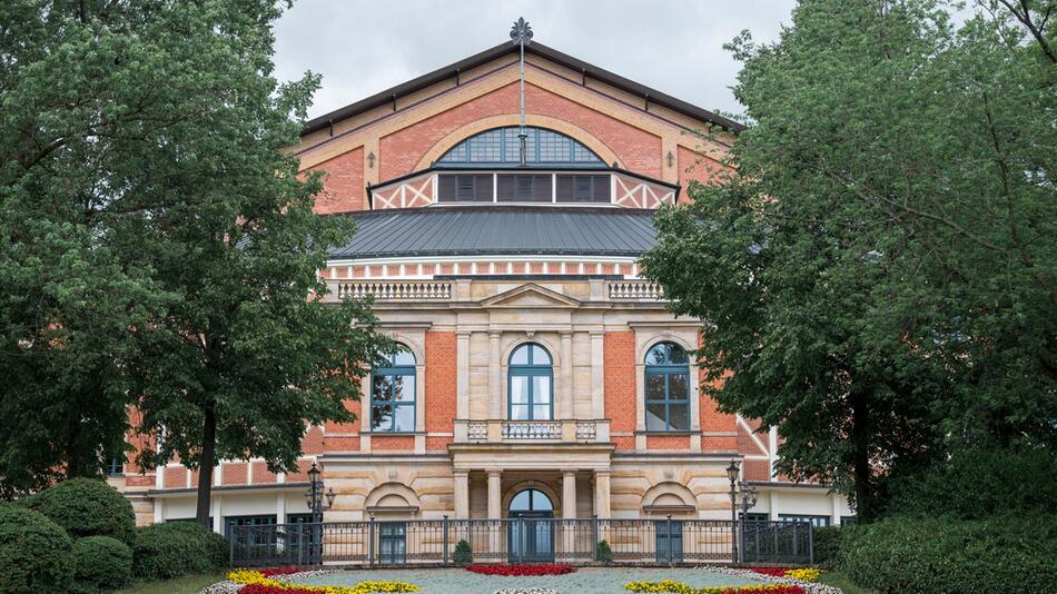 Bayreuther Festspielhaus am Grünen Hügel
