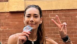 Angela Lanz postet Bikinibild mit wichtiger Botschaft