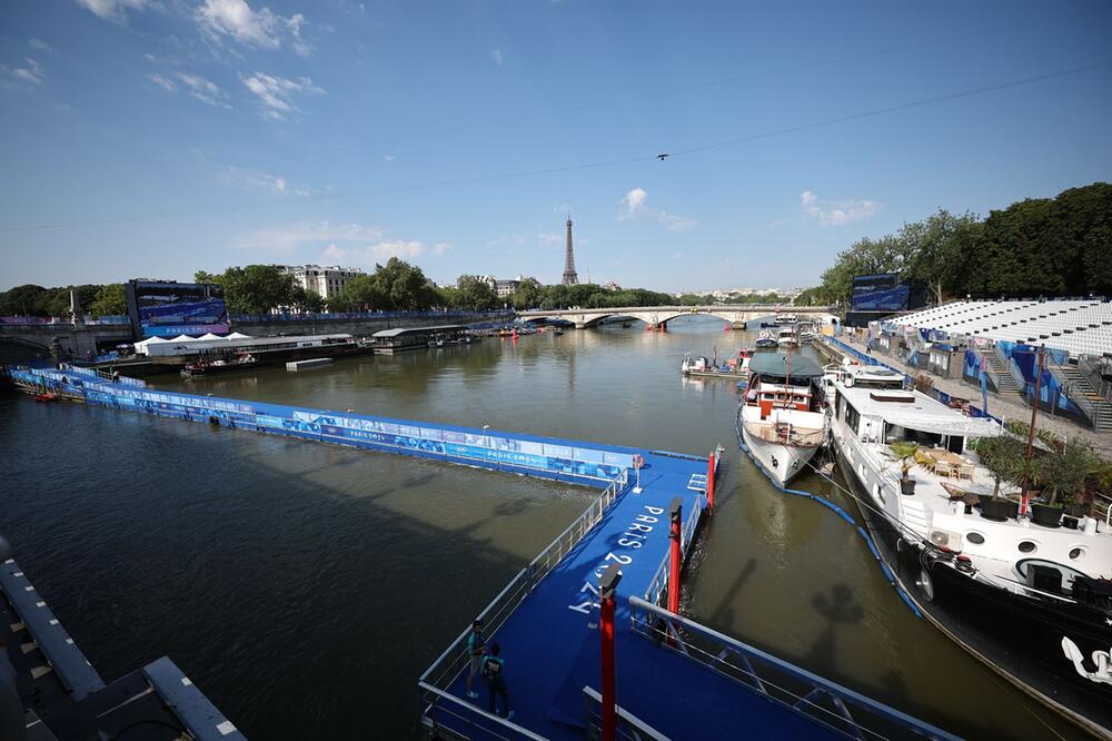 In der Pariser Seine soll der Triathlon der Olympischen Spiele stattfinden