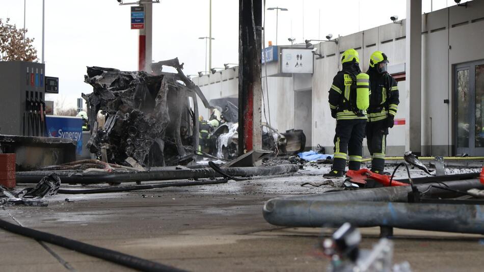 Brand an Autobahnraststätte A45