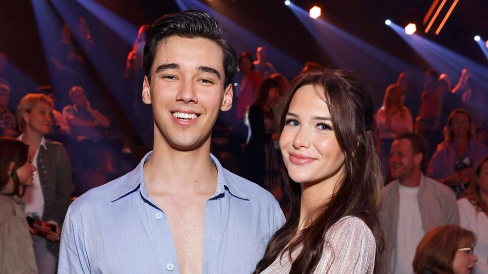 Am Rande von "Let's Dance" zeigte sich Diego Pooth auch stolz mit Freundin Louisa Büscher, die ...
