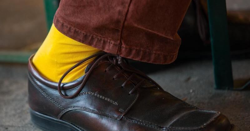 Schuhe zu teuer mann sucht frau ohne füße