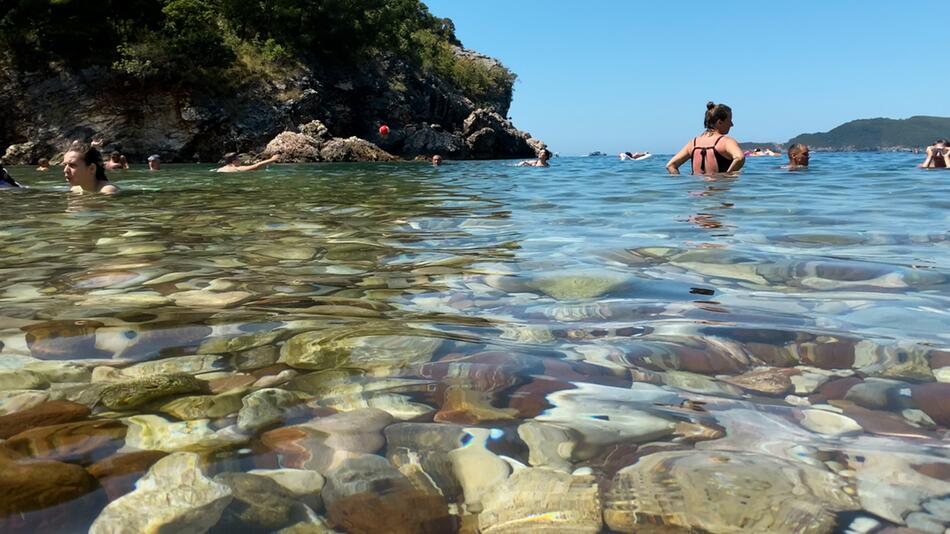 750 Euro Strafe: Spanische Stadt verbietet das Pinkeln ins Meer